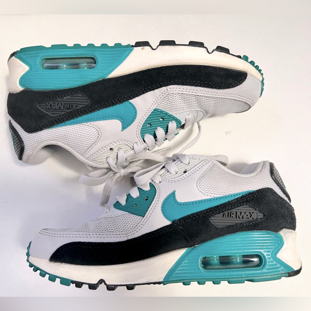 Nike Air Max 90 Unisex in Size 6